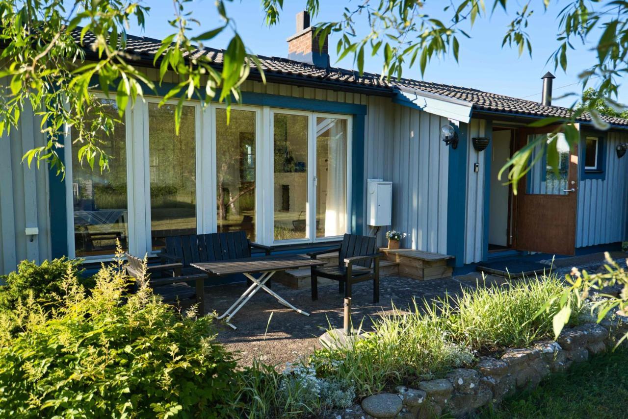 Rosenborgs Friluftspensionats Stugor Med Koek Färjestaden Exterior foto