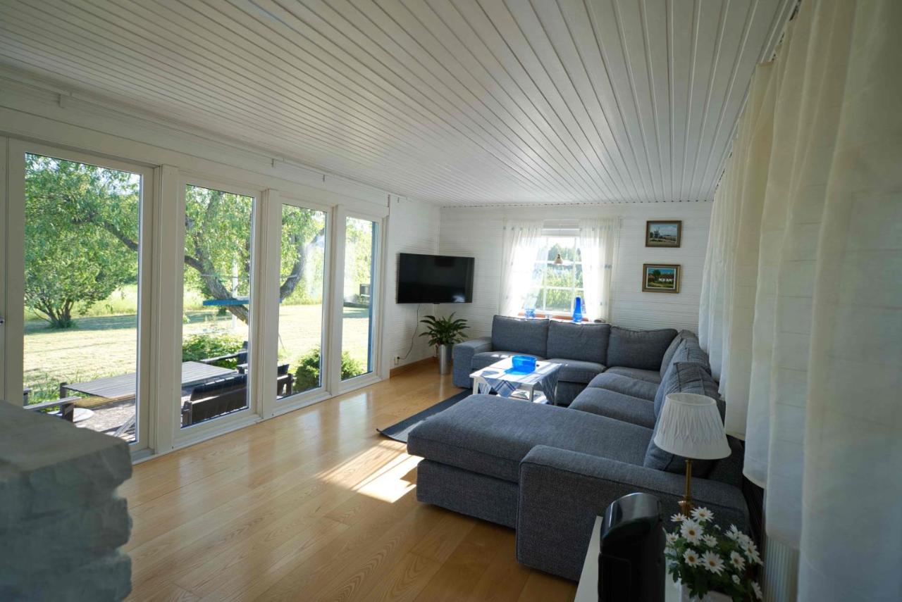 Rosenborgs Friluftspensionats Stugor Med Koek Färjestaden Exterior foto