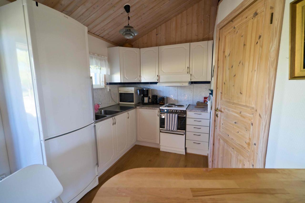 Rosenborgs Friluftspensionats Stugor Med Koek Färjestaden Exterior foto