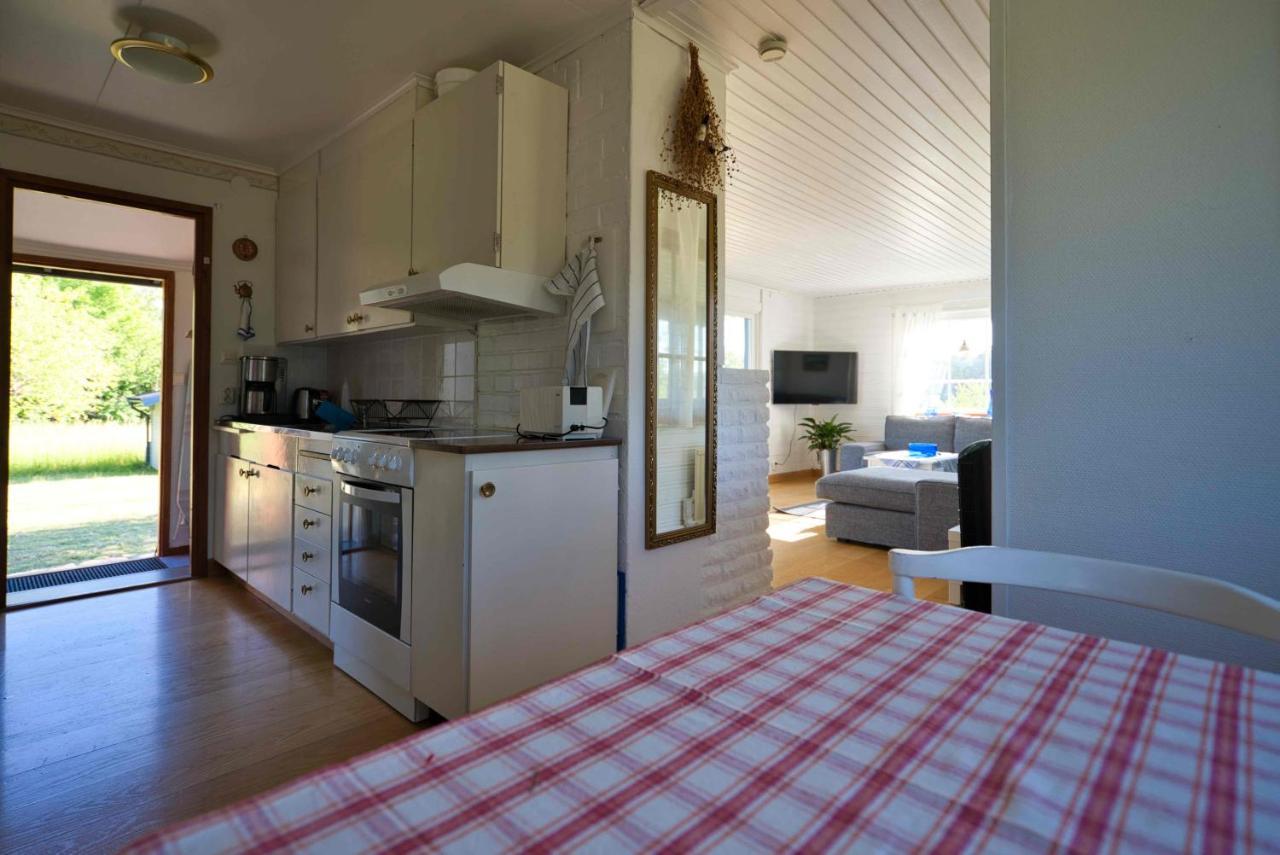 Rosenborgs Friluftspensionats Stugor Med Koek Färjestaden Exterior foto